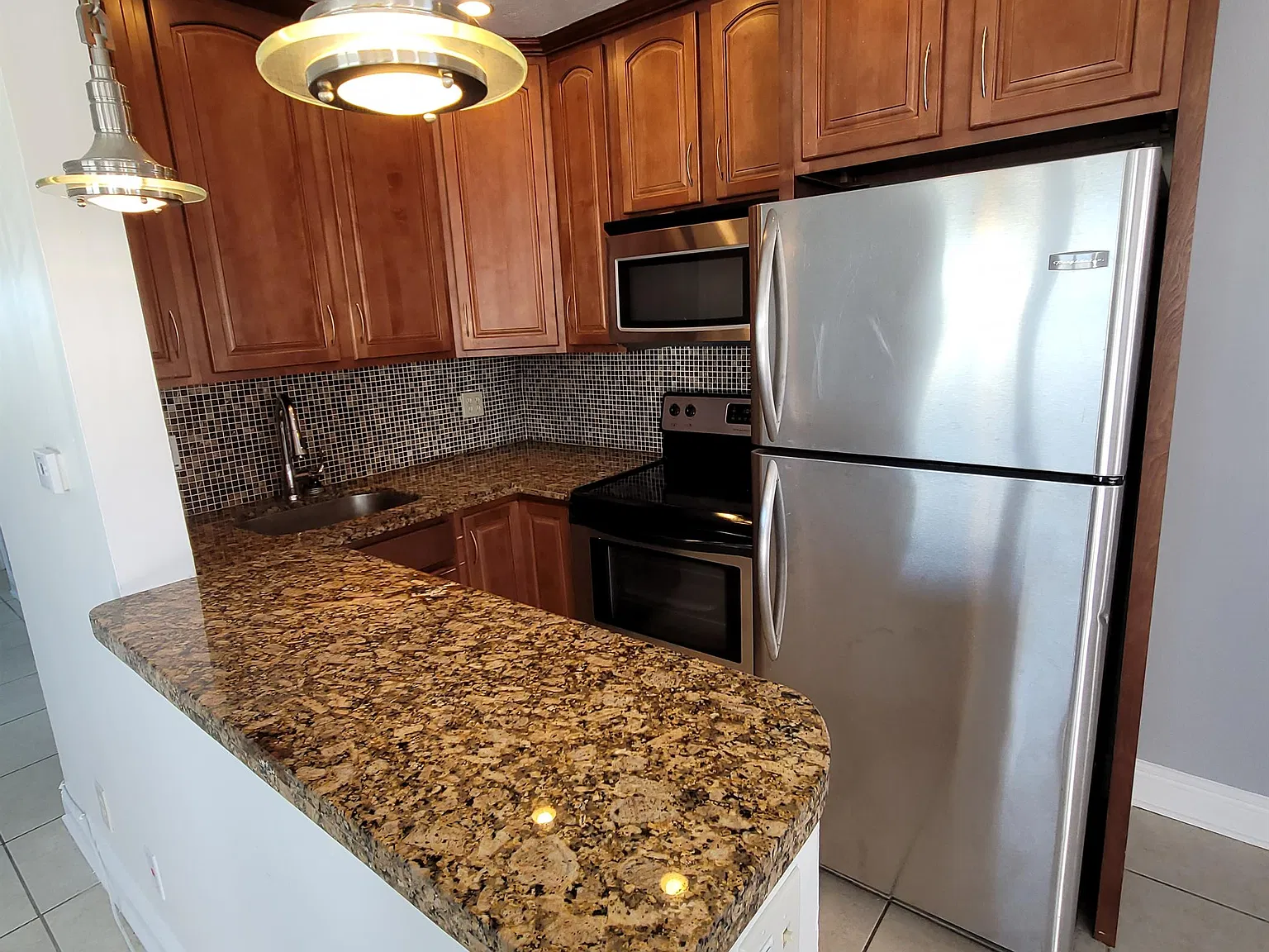 Apex Residence - 1140-16 — Photo 3