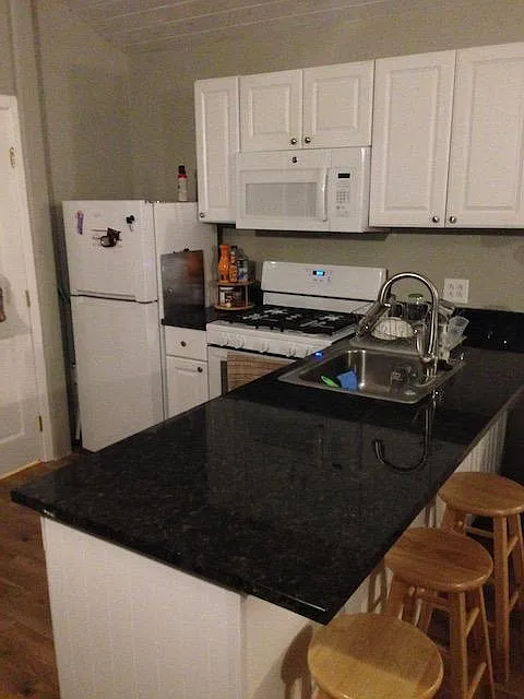 Studio, 425 sqft, $2,300 — Photo 4