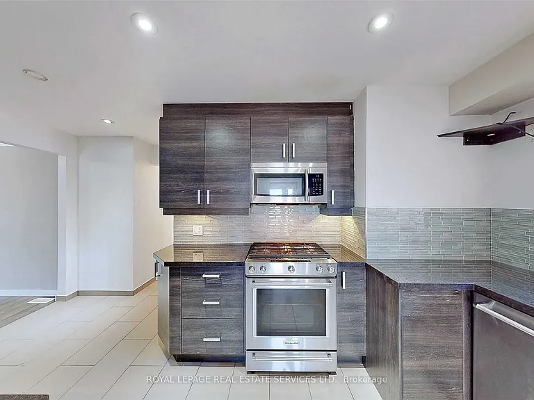 4 McMaster Ave — Photo 13