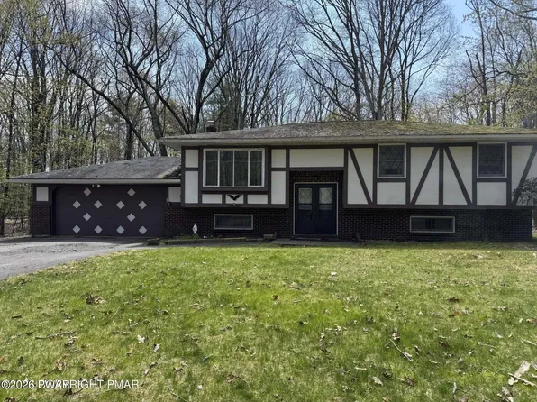134 Jackson Dr, East Stroudsburg, PA 18302
