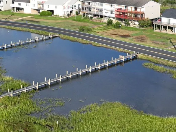 3046 Main St, Chincoteague Island, VA 23336