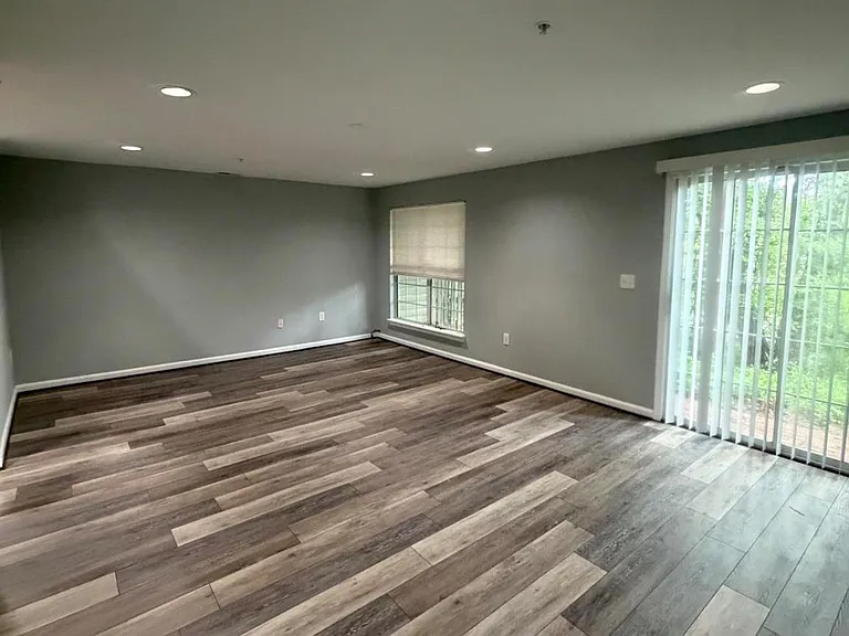 10875 Sherwood Hill Rd — Photo 28