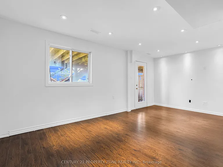 75 Benjamin Cres — Photo 38