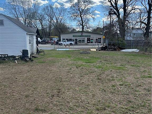 2nd image of 37 Fulton St