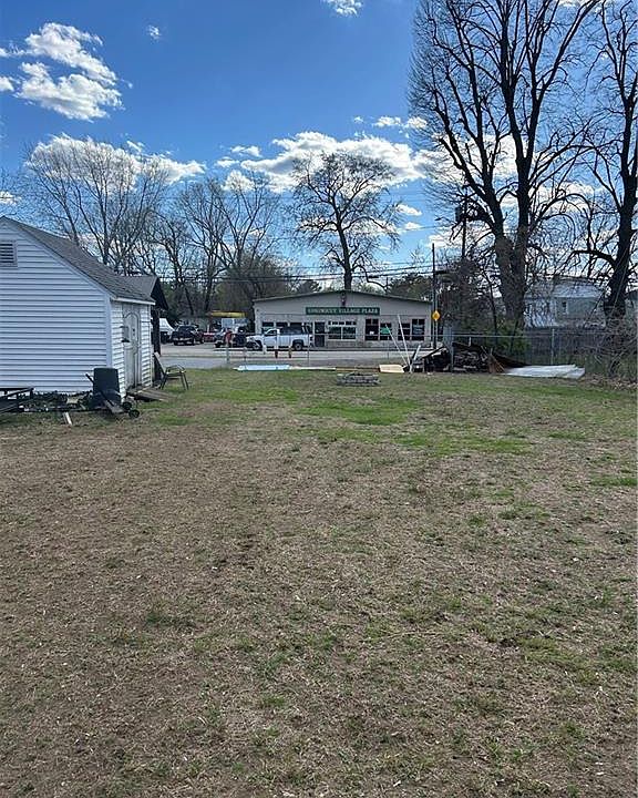 2nd image of 37 Fulton St