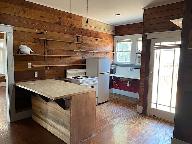 611 E University Ave #B — Photo 4