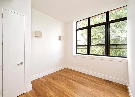 Rented by EXR | media 135