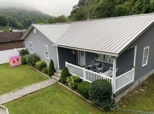 64 Harvest St, Matewan, WV 25678