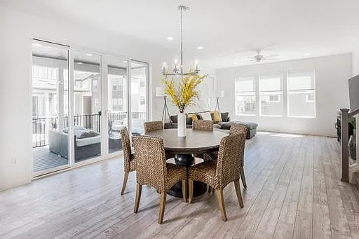 dining room (second level)