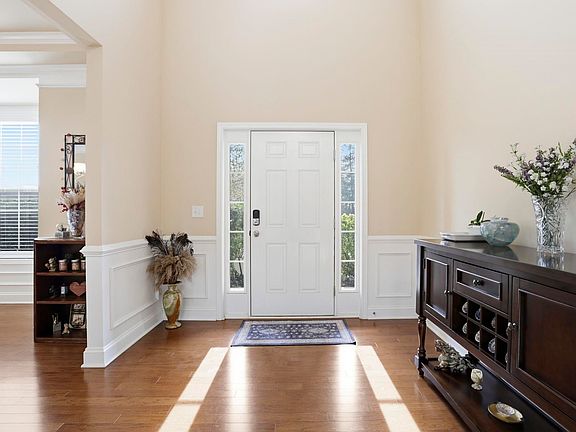 5th image of 155 Sapphire Pointe Dr