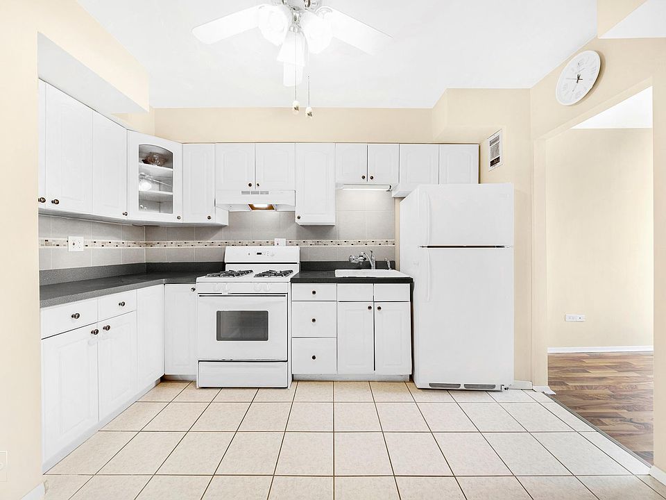 Kitchen offers plenty of counter space