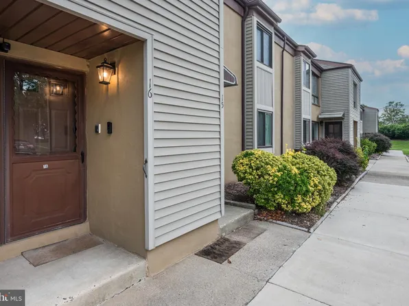 16 Ashley Ct, Marlton, NJ 08053