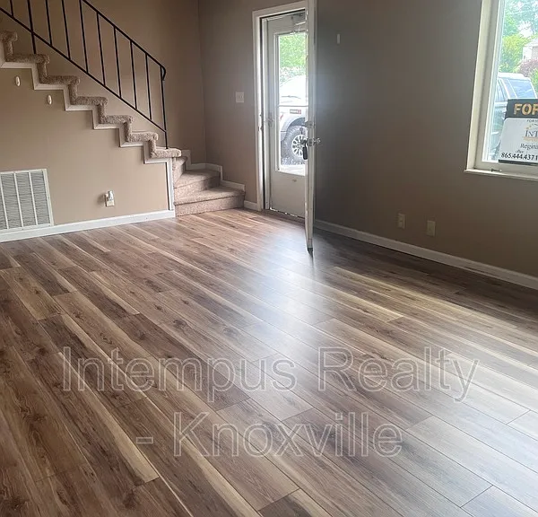 405 Iroquois Ln #2 — Photo 4