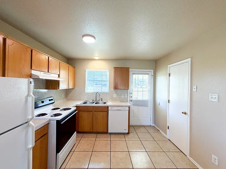 4103 Terri Linn #C — Photo 6