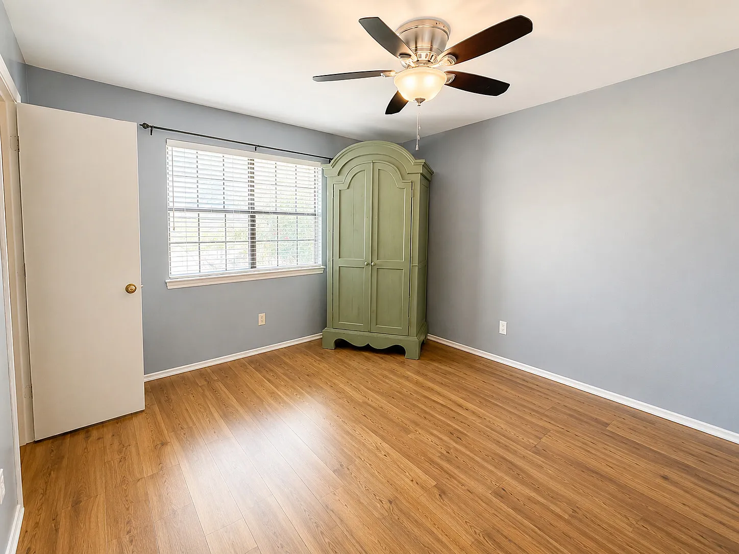 3 bed, 2033 sqft, $3,150 — Photo 4