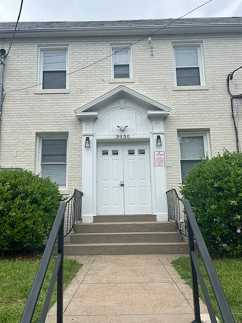 2 bed, 920 sqft, $1,975 — Photo 2