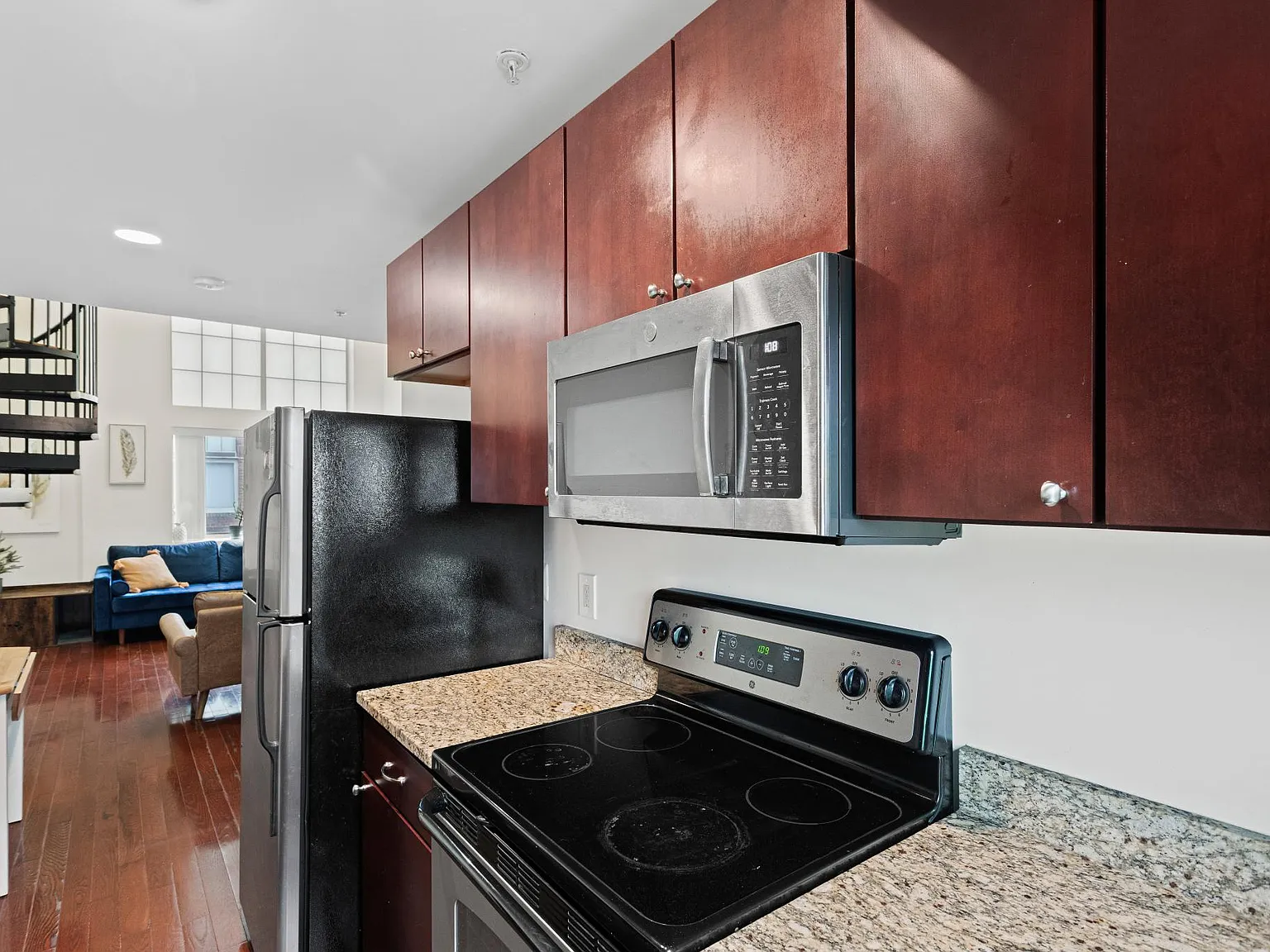 1 bed, 979 sqft, $1,700 — Photo 3