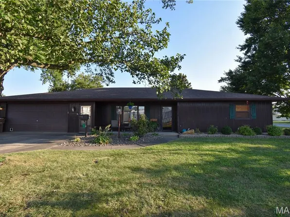 310 W Mill St, Staunton, IL 62088