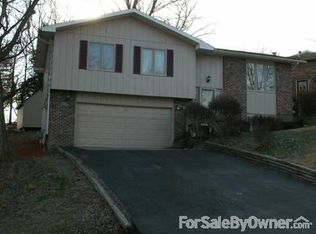 4551 E Lakewood Ave, Decatur, IL 62526