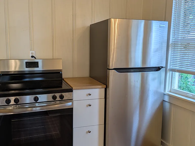 707 NE 15th St #1/2 — Photo 3