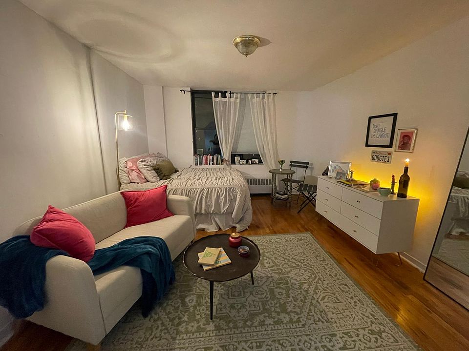 1st image of 542 E 11th St APT 1B