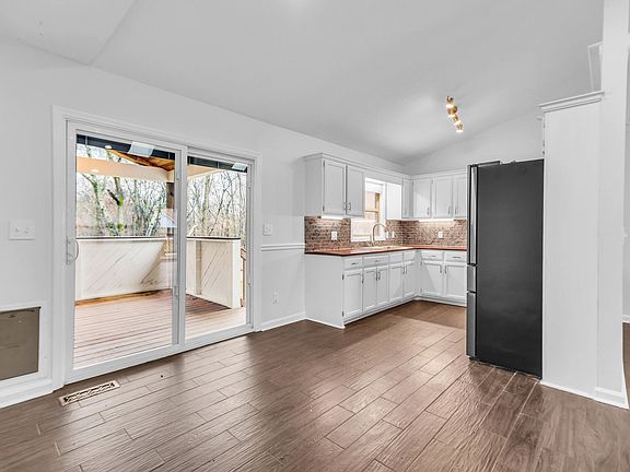 3rd image of 406 Andes Dr