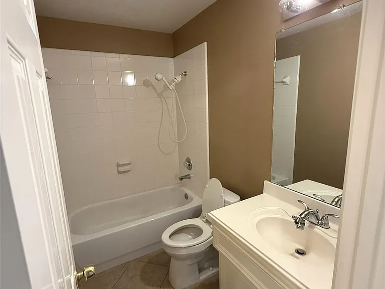 3906 Eastland Lake Dr — Photo 17