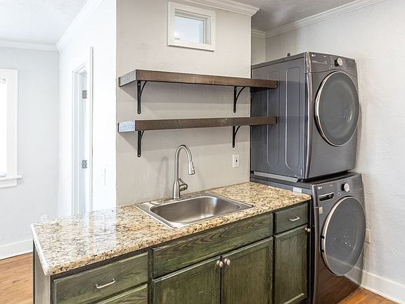 5th image of 441 NW 28th St APT 8