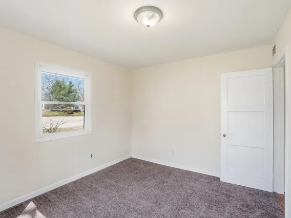 1835 S Sweetbriar Ln, Springfield, OH 45505