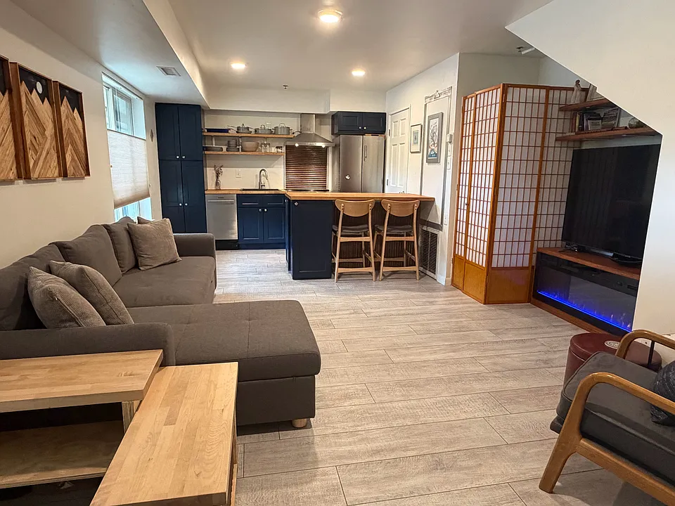 315 E 8th Ave #202