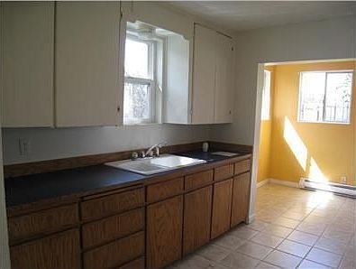 3rd image of 2606 E Grand Ave