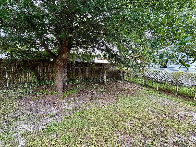 8819 W Robson St — Photo 23