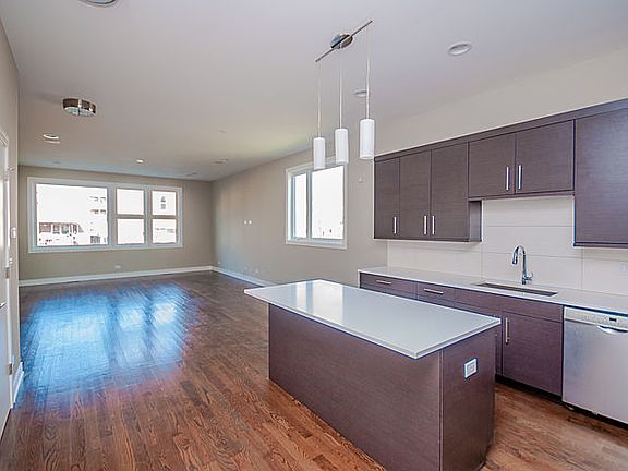 5th image of 3315 W Le Moyne St