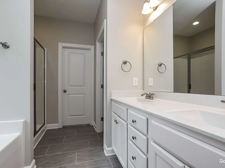 124 Stratocastor Dr — Photo 9