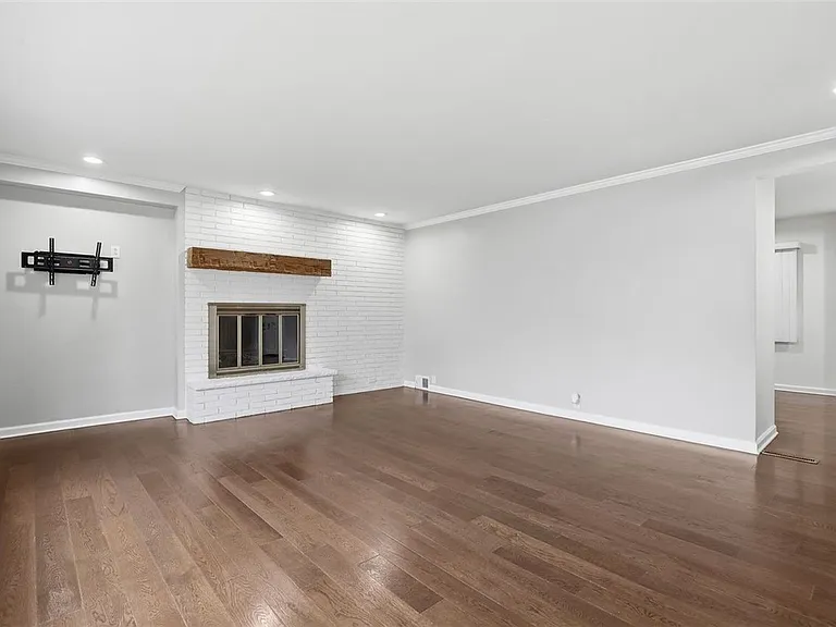 1013 El Rancho Dr — Photo 5