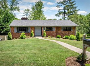 11 Wisteria Dr, Asheville, NC 28804