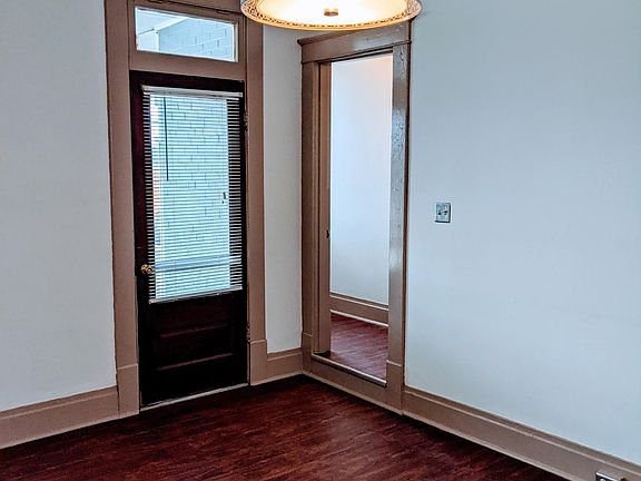 4th image of 803 1/2 Central Ave