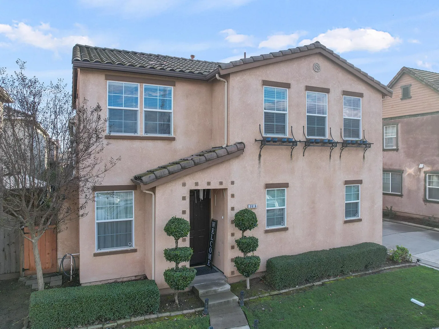 4 bed, 2165 sqft, $3,300 — Photo 1