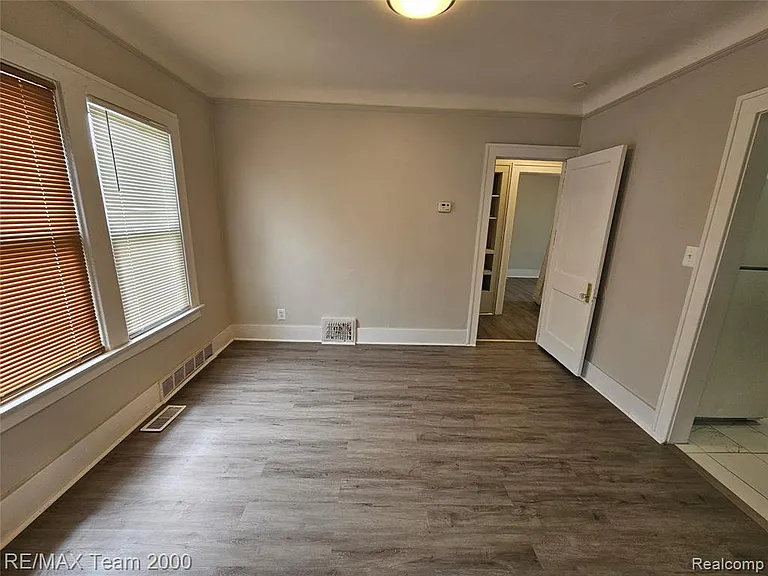 7005 Orchard Ave — Photo 6