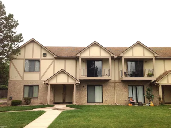 38515 Wellington Dr, Clinton Township, MI 48036
