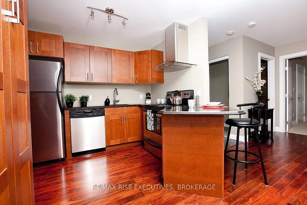 Building Photo - 810 Blackburn Mews #211