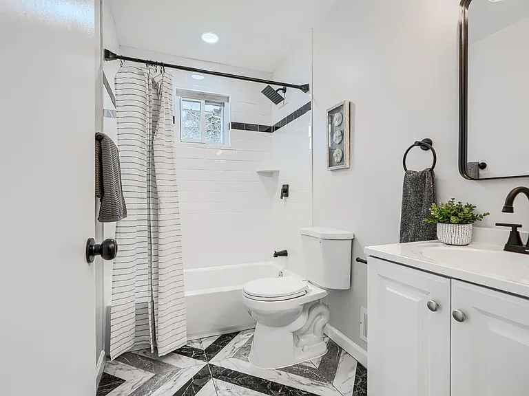 5845 Westwood Ave — Photo 10