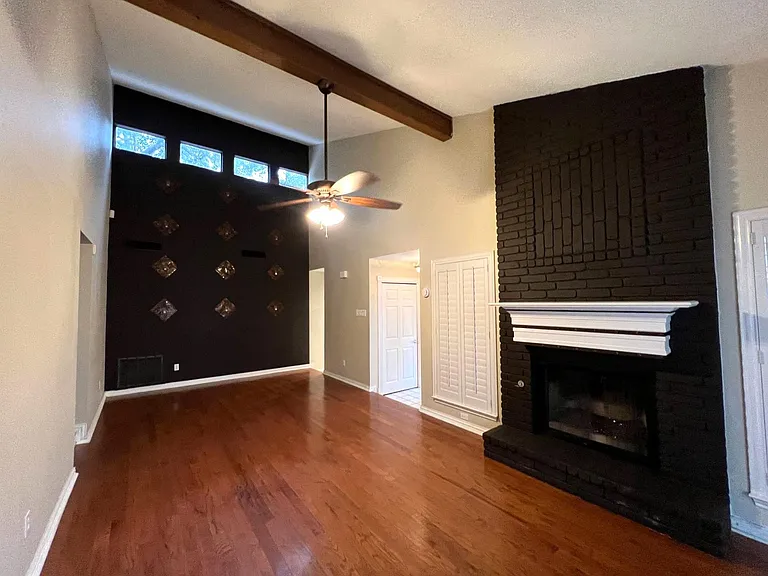 8423 Timber Ml — Photo 4