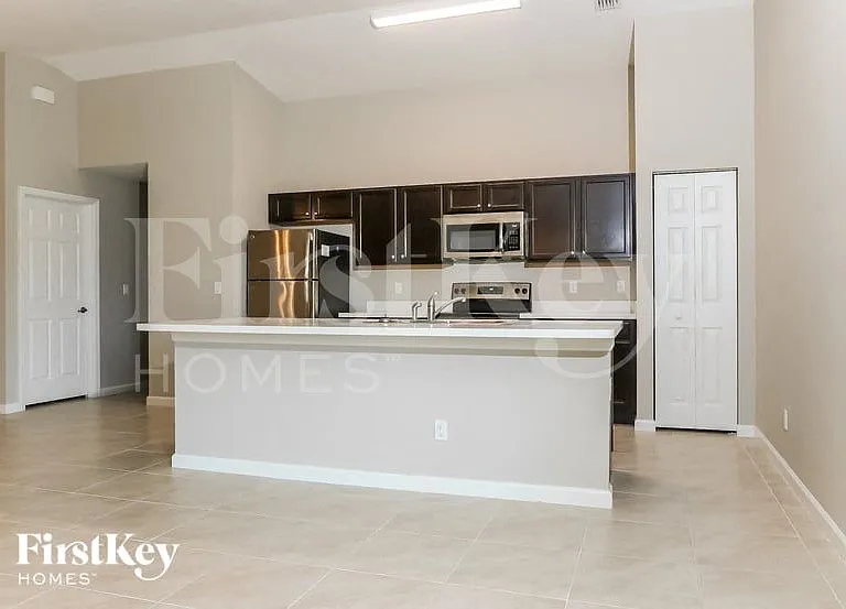 1426 SW Oriole Ln — Photo 6