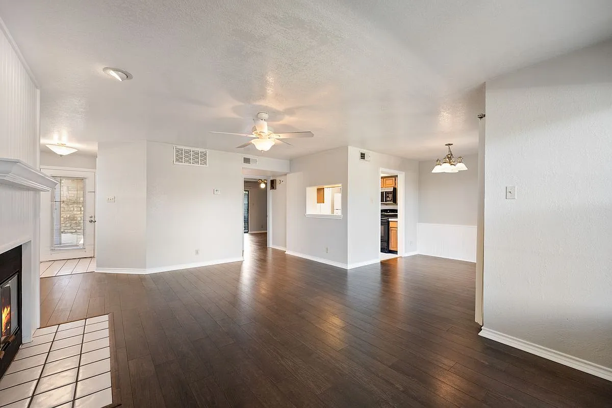 1 bed, 1.0 bath, 920 sqft, $1,350 — Photo 2