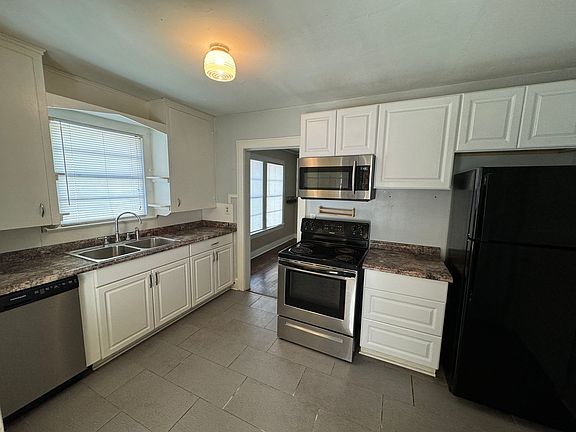 2nd image of 263 E Linden St