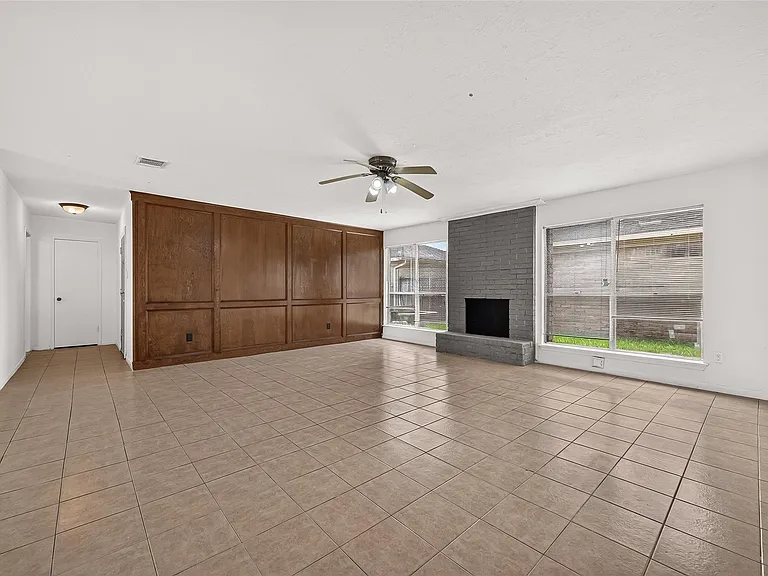 2523 Creekway Cir — Photo 11