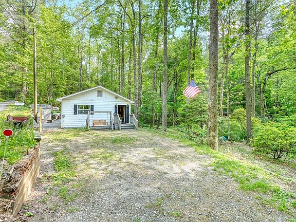 5th image of 647 Happy Hollow Cir