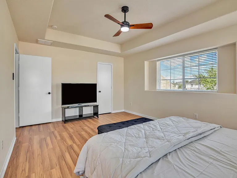 1722 Sun Point Ct — Photo 23