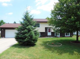 2706 Gilbert Rd, Lansing, MI 48911